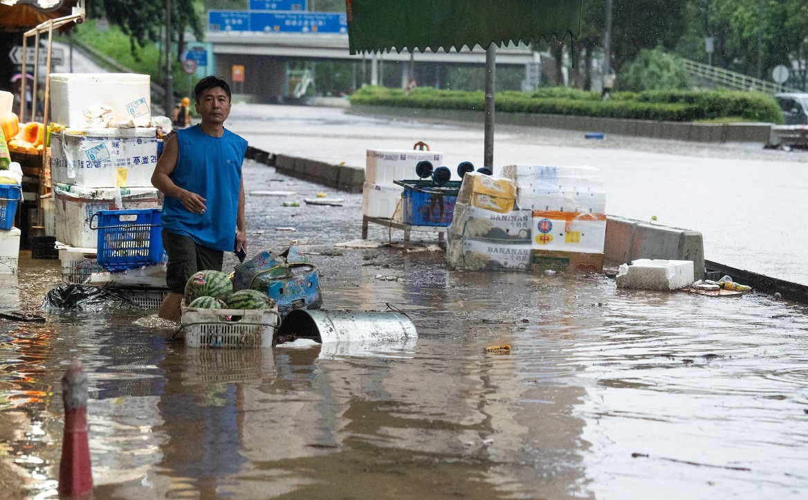 मुसलधारे वर्षाले १० हजारभन्दा बढी मानिस विस्थापित