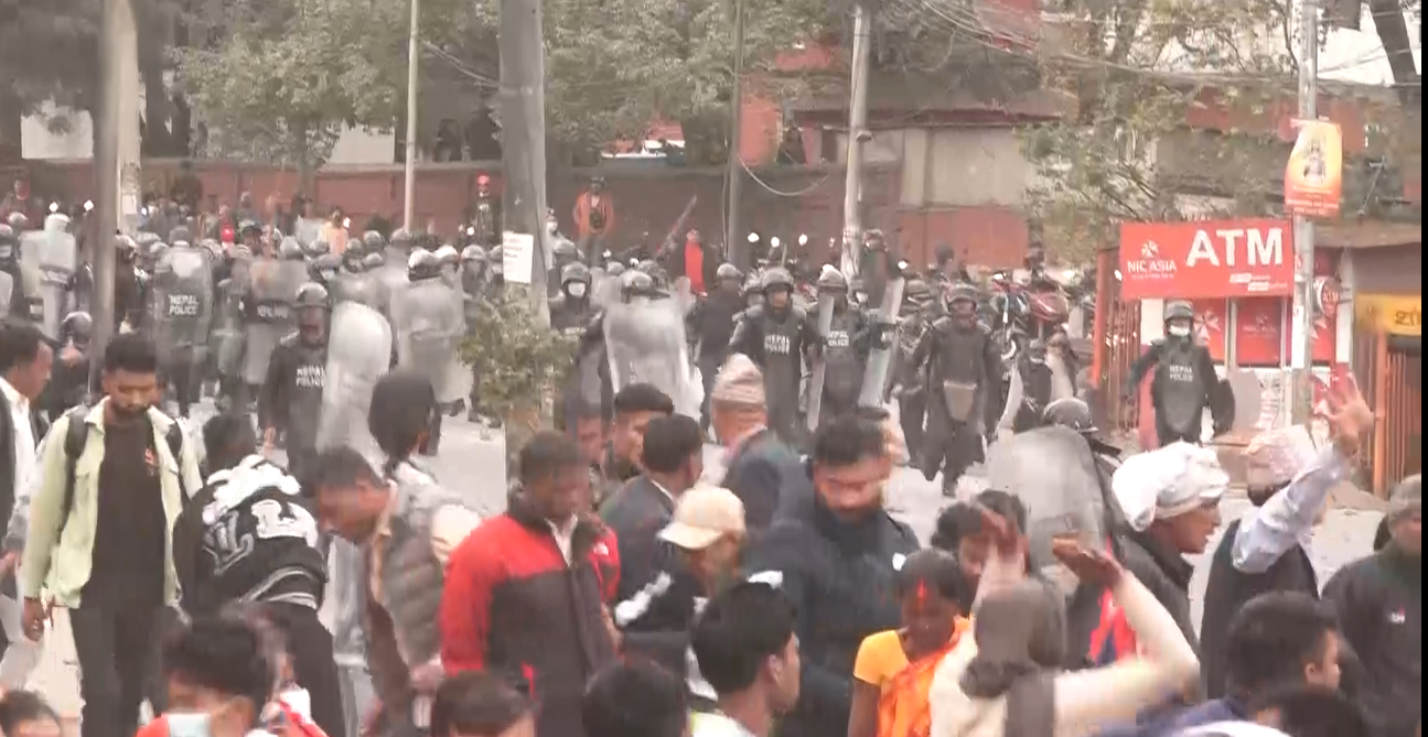दुर्गा प्रसाईंको आन्दोलन : गौशालामा झडप, अश्रुग्याँस प्रहार, आचार्य श्रीनिवास सहित १० पक्राउ