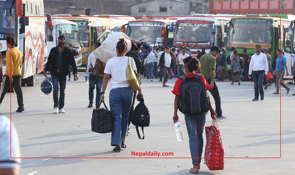दसैँ मनाउन घटस्थापना पछि ३ लाख ५८ हजार मानिस उपत्यकाबाट बाहिरिए