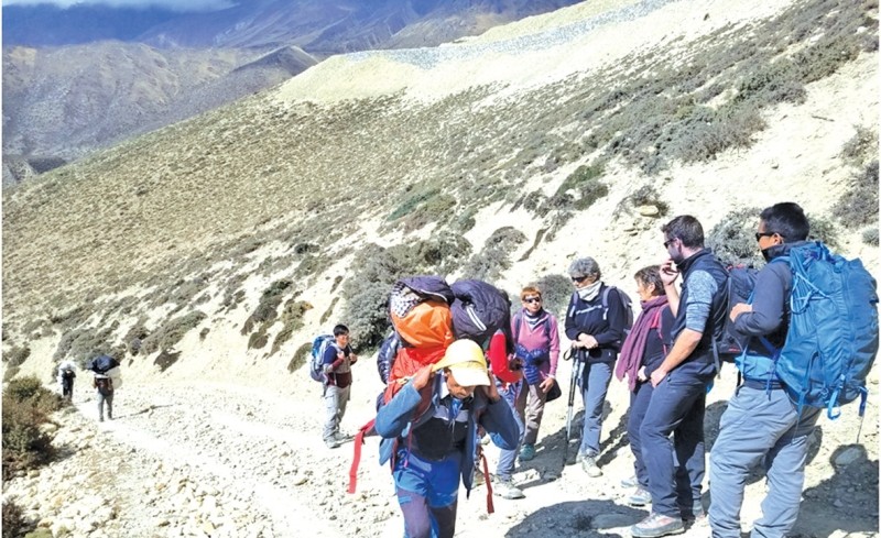 ट्रेकिङ व्यवसायमा मासिक १० अर्बको क्षति, हातमुख जोड्नै नसक्ने अवस्थामा पुगे टुरिष्ट गाइड