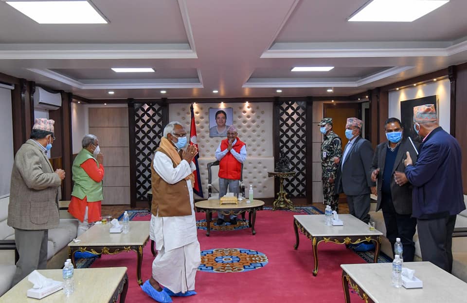 ठाकुर र महतोले प्रधानमन्त्री ओलीलाई भेटेरै दिए विश्वासको मत दिन नसक्ने जानकारी