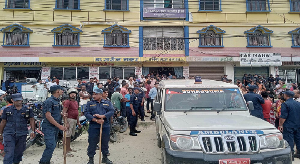 पाठेघरको शल्यक्रिया गर्दा महिलाको मृत्यु भएपछि चिकित्सक फरार, अस्पतालमा ताला