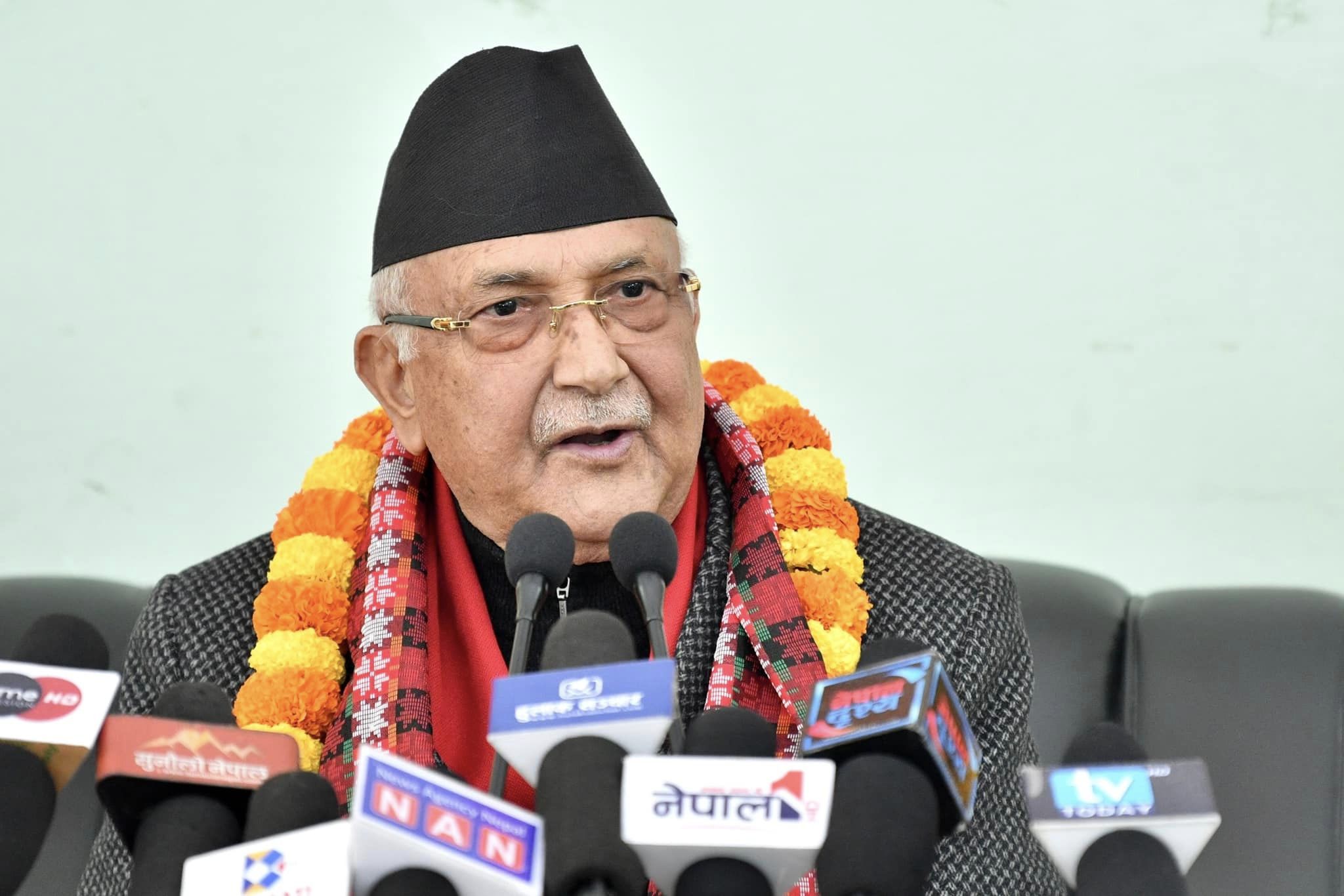 प्रचण्डले राजीनामा देलान् ? ओलीले गरे यस्तो आकलन