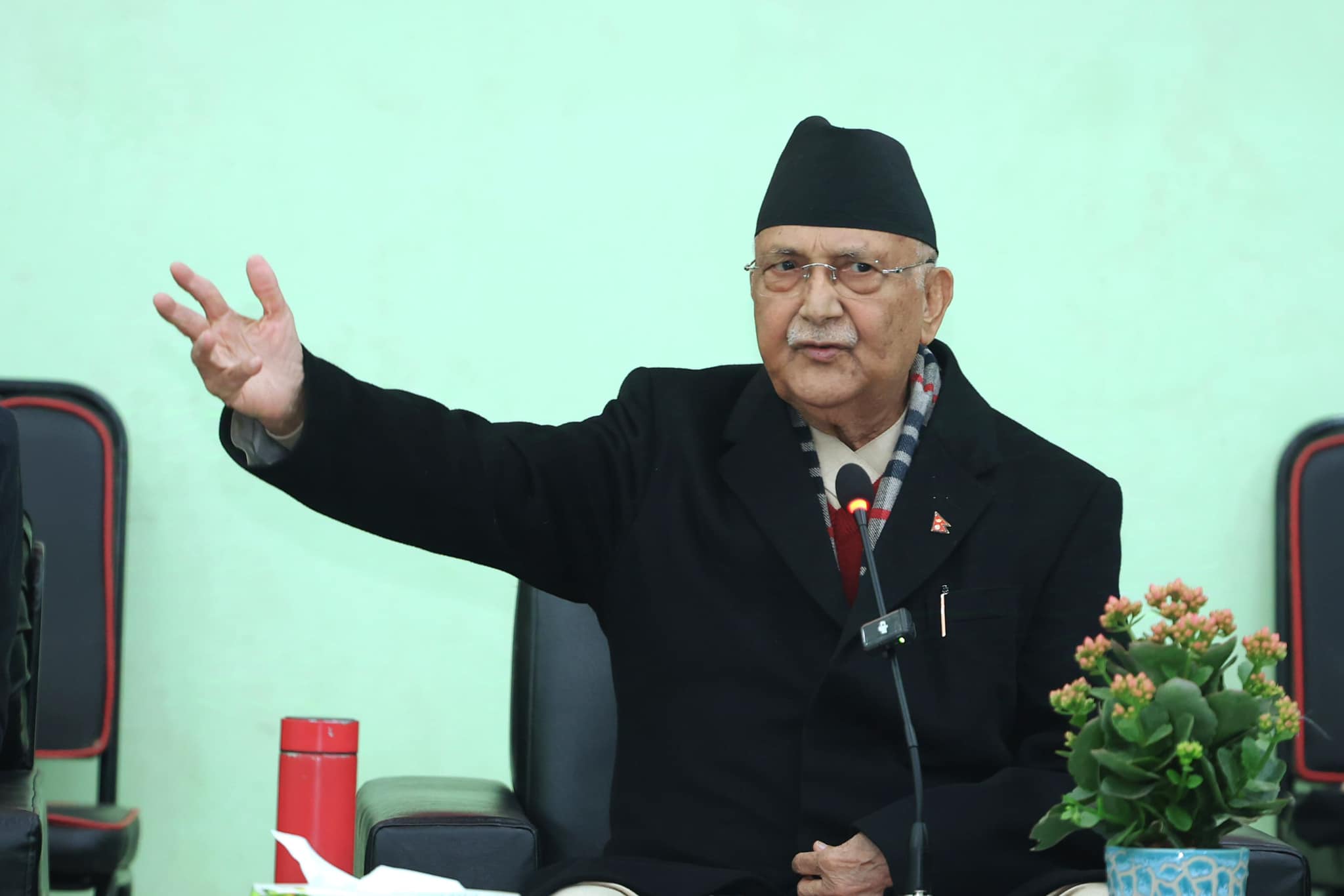 केन्द्रीय कमिटी बैठक समापनमा ओलीले किन लिए प्रचण्ड र माधव नेपालको नाम ?