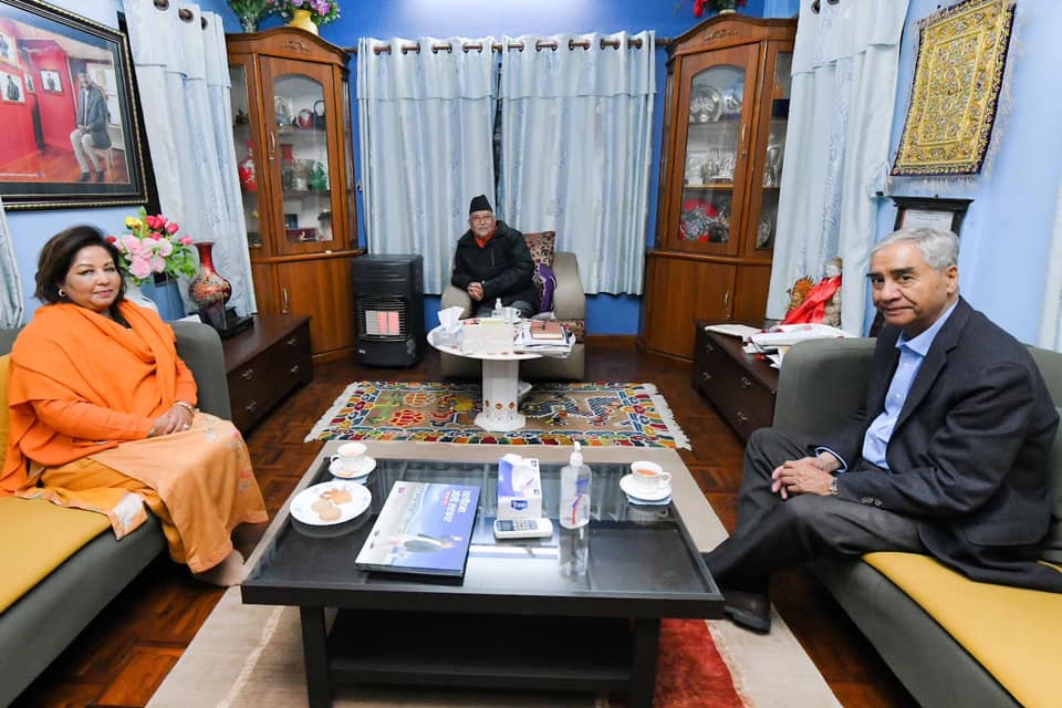 ओलीलाई प्रधानमन्त्री बन्न देउवाले प्रस्ताव गरेपछि आत्तिए प्रचण्ड