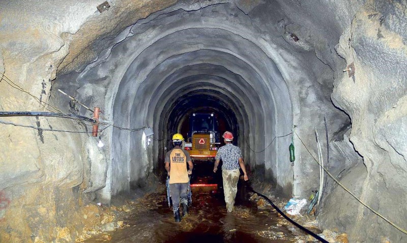 लमजुङमा ढुङ्गा खसेर लाग्दा एक जनाको मृत्यु, एक घाइते