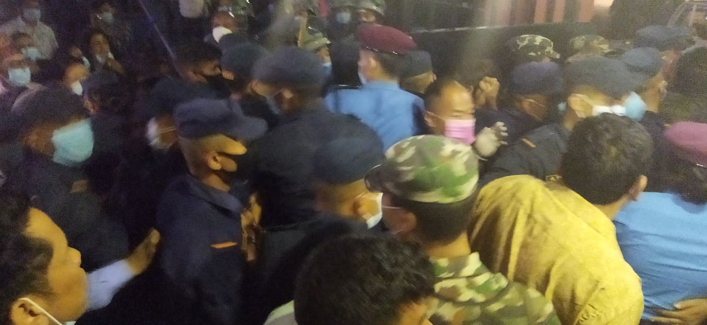 लुम्बिनी प्रदेशमा सांसद र प्रहरीबीच झडप : सांसदहरू घाइते