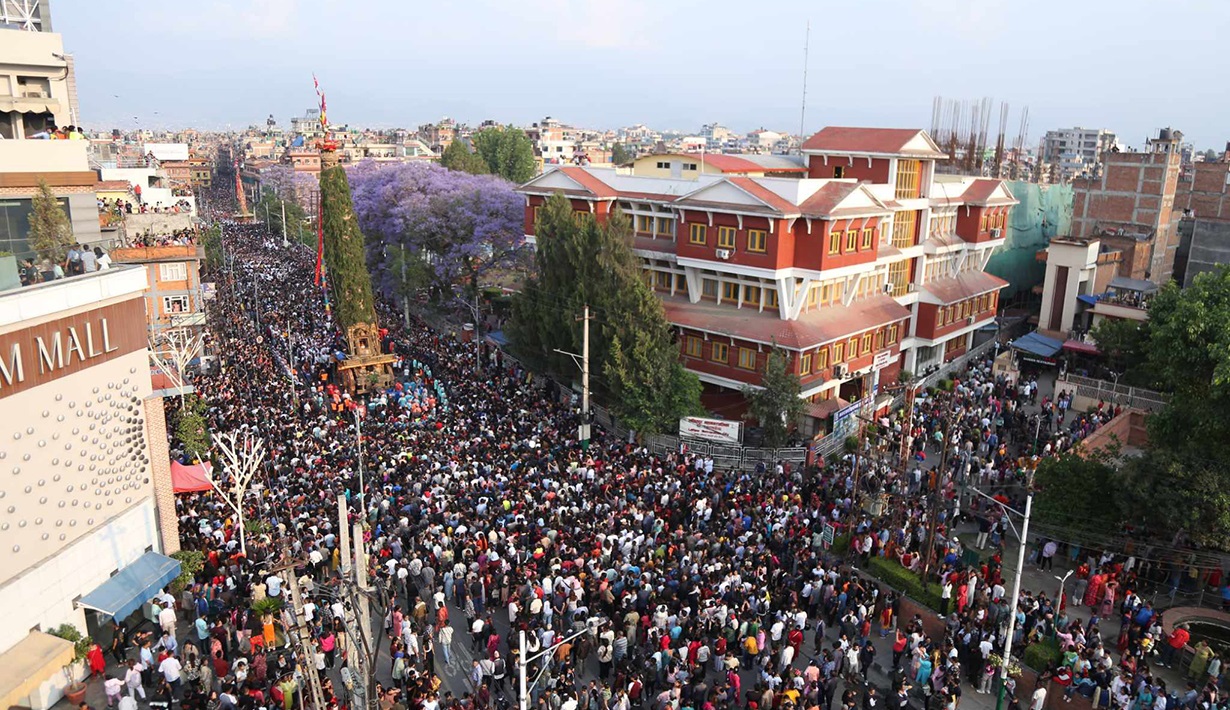 रातो मच्छिन्द्रनाथको रथ तान्न सुरु