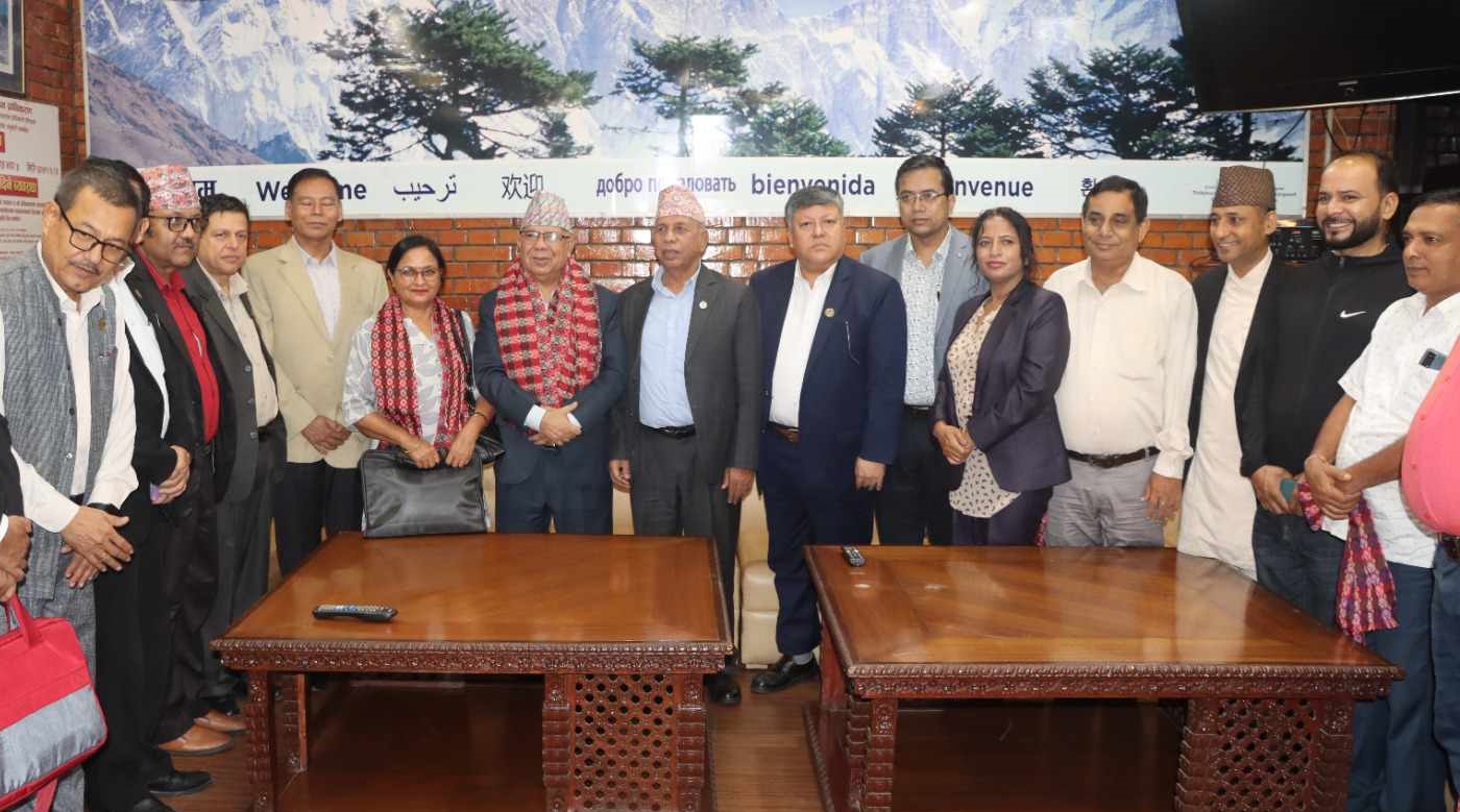 सर्वोच्चको आदेश आएको दोस्रो दिन माधव नेपाल जेनेभा प्रस्थान, वेदुरामलाई कार्यवाहक अध्यक्षको जिम्मेबारी