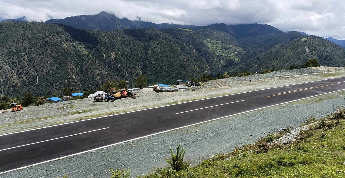 जहाजले ठक्कर दिँदा  आफ्नै कर्मचारी घाइते