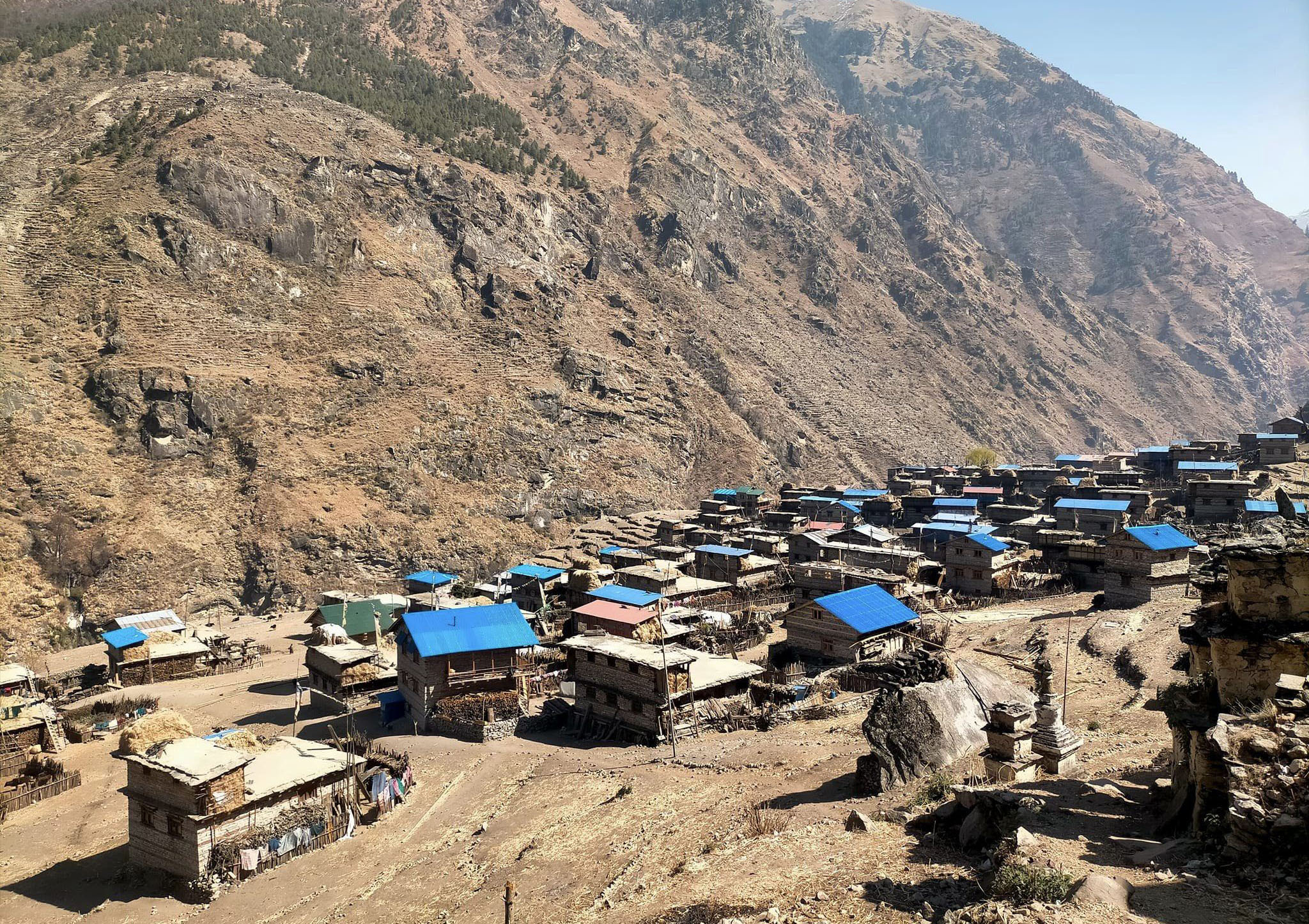 मुगुको डोल्फु गाउँँका २३ घरमा हतियारधारी समूहबाट लुटपाट, प्रहरी टोली अझै पुग्न सकेन