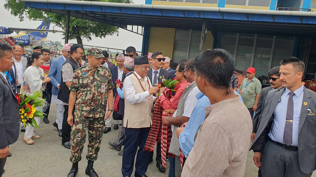 माधवजी सत्ता समीकरणभन्दा बाहिर जानुहुन्नः प्रधानमन्त्री प्रचण्ड