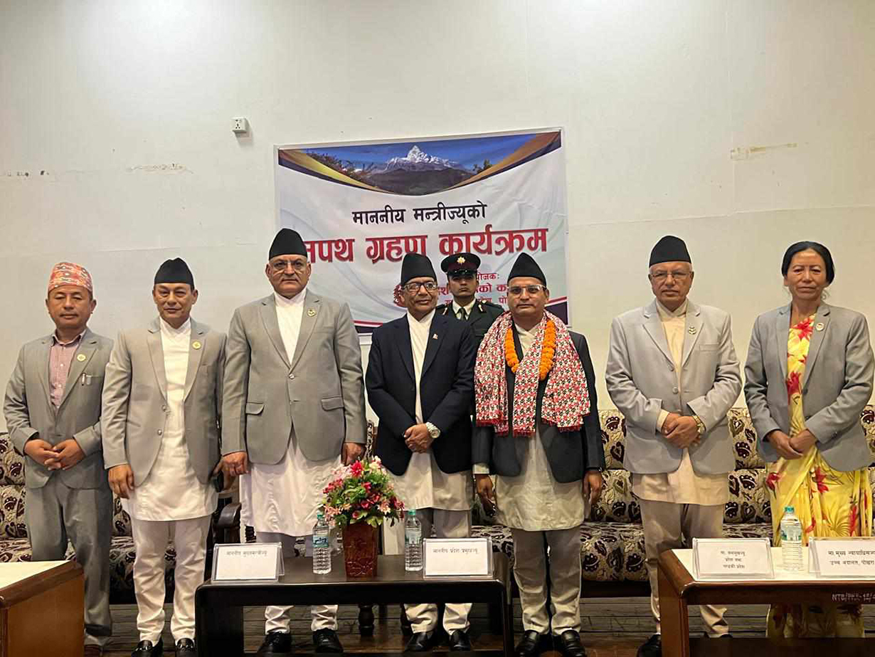 फणिन्द्र देवकोटाले लिए दोस्रोपटक मन्त्री पदको शपथ
