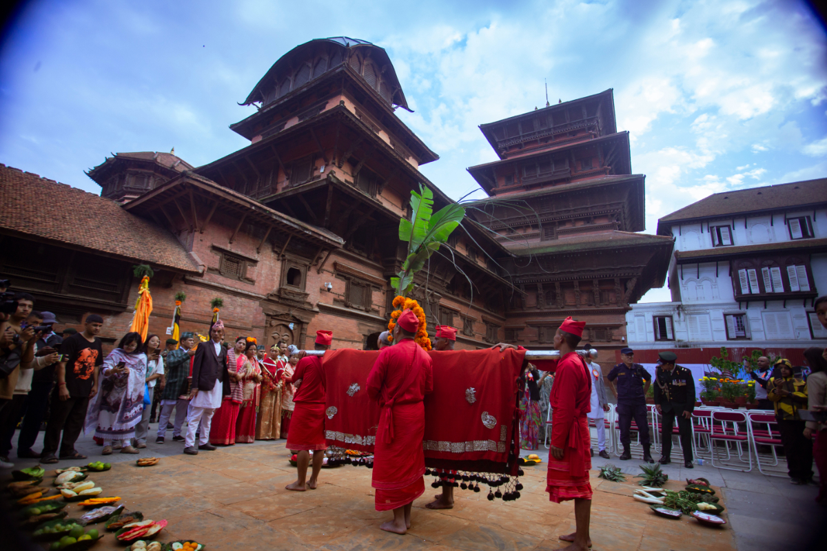 दसैंघरमा फूलपाती भित्र्याइयो