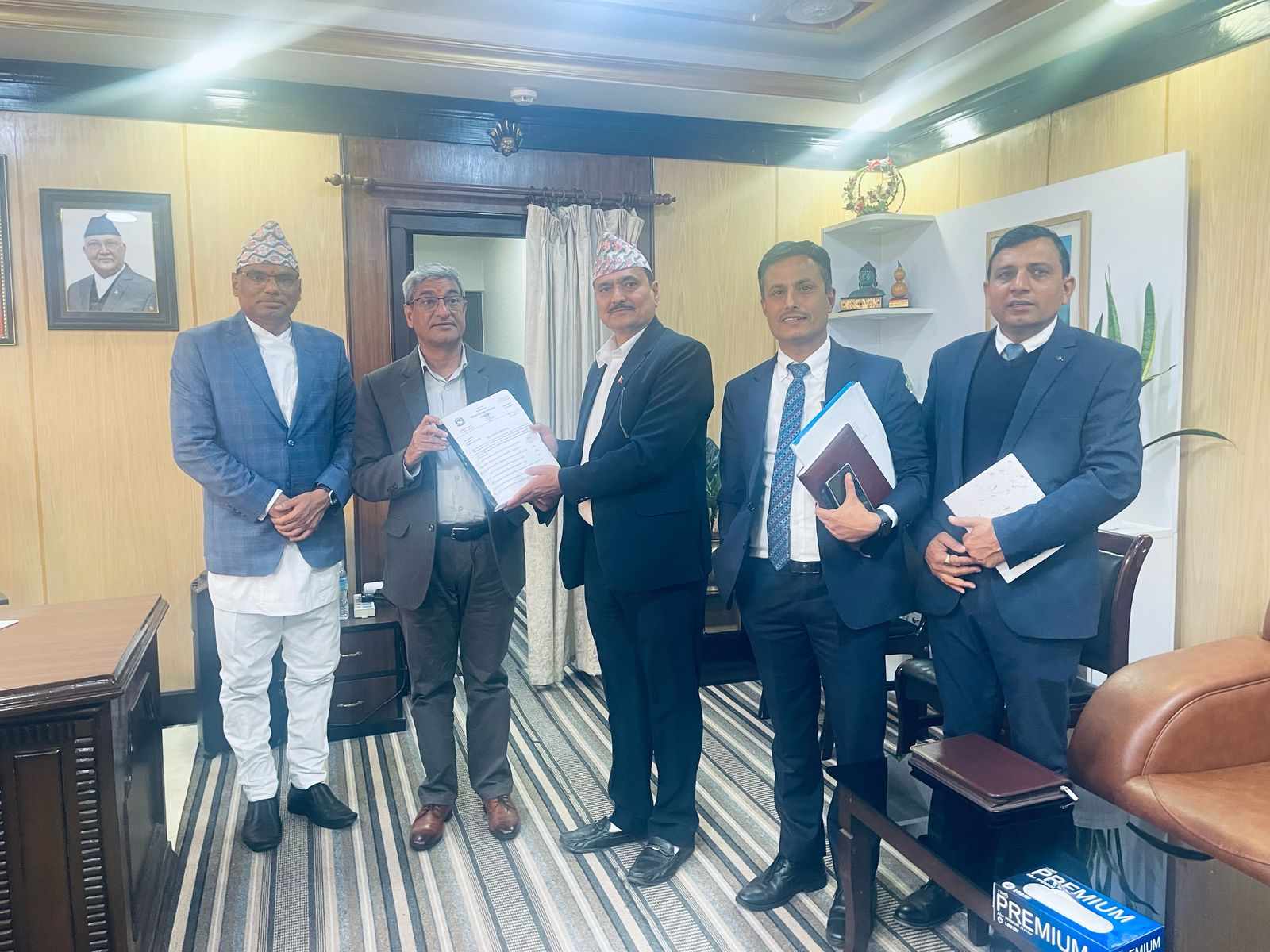 पोखरा बेलुन विस्फोट घटना : छानबिन समितिले गृहमन्त्रीलाई बुझायो प्रतिवेदन