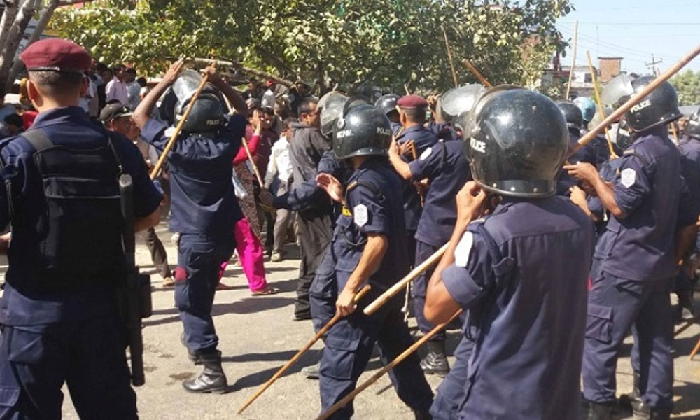 सिके राउतका कार्यकर्तामाथि प्रहरीले गर्‍याे लाठीचार्ज