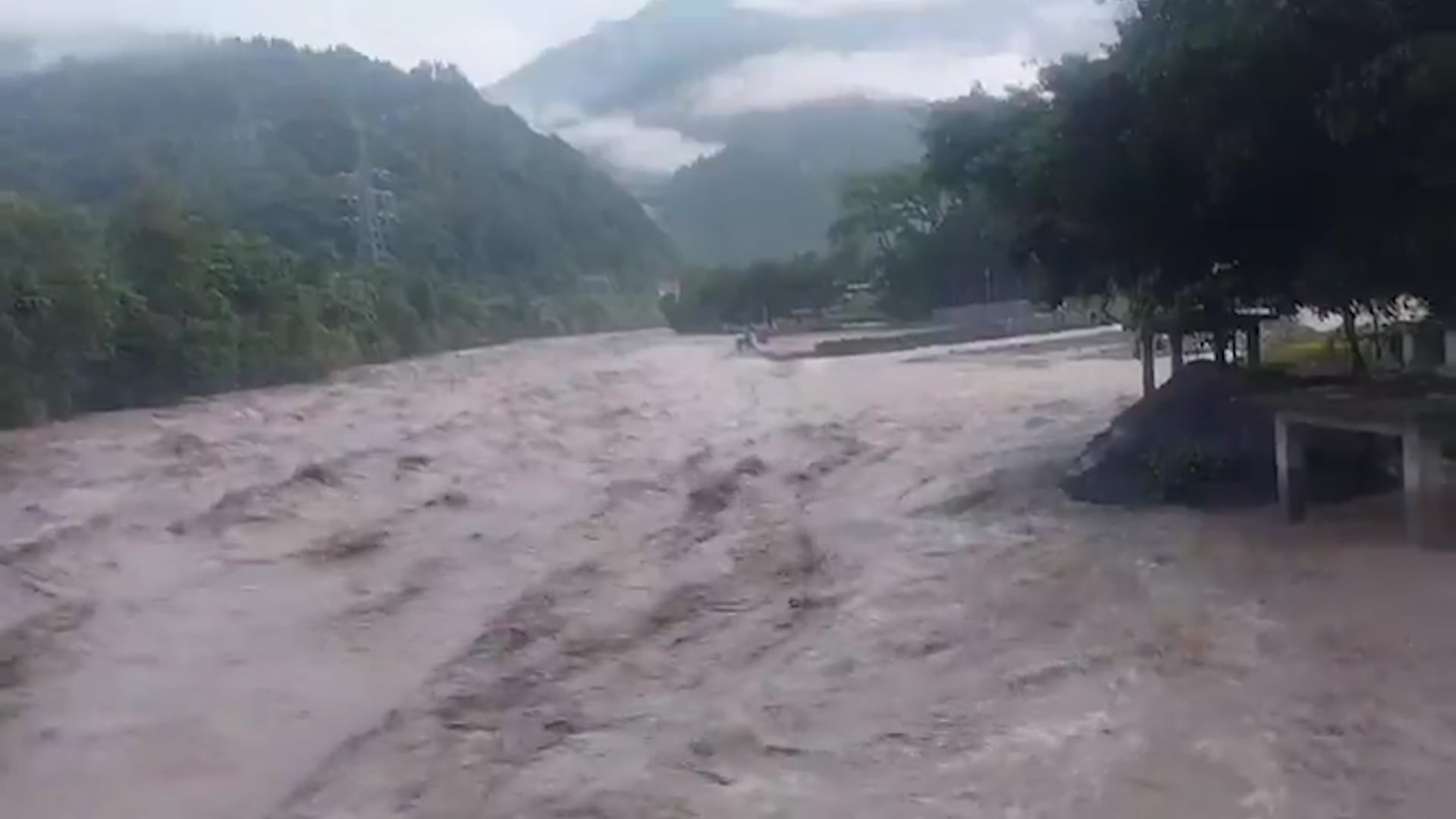 भोटेकोशीमा फेरि बाढी, रसुवामा उच्च सतर्कता