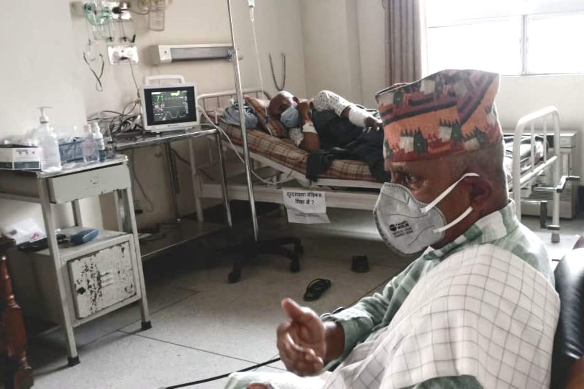 सत्याग्रही डा. गोविन्द केसीलाई भेटे पूर्वराष्ट्रपति यादवले