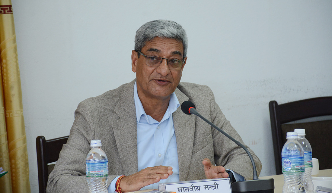 आईजीपीलाई गृहमन्त्री लेखकको निर्देशन- प्रहरी कुट्ने कसैलाई नछोड्नू