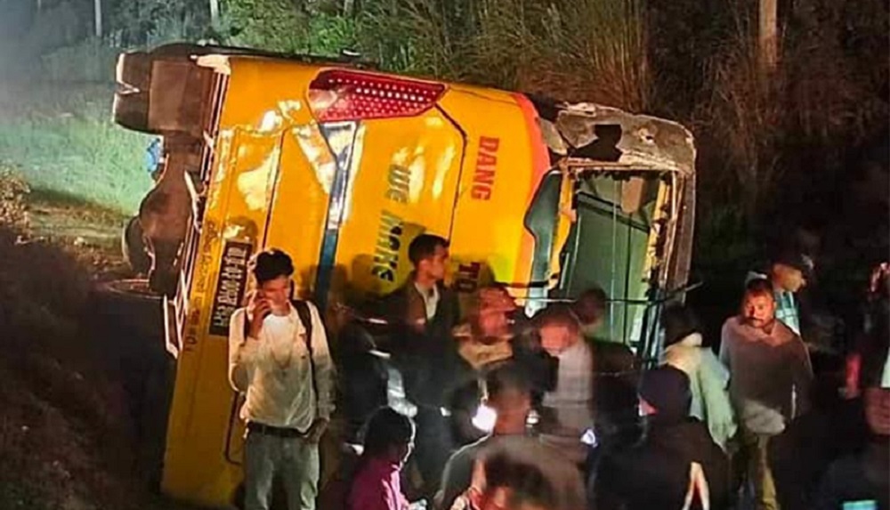रुपन्देहीमा बस दुर्घटना, २० जना घाइते