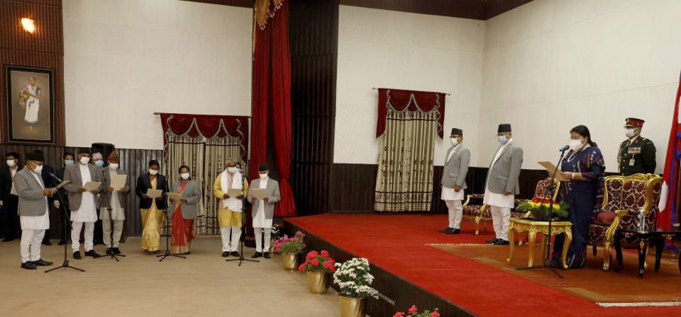 ७ मन्त्री र १ राज्यमन्त्रीले लिए शपथ