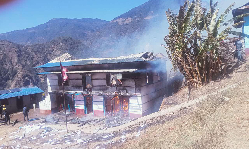 सोलुखुम्बुको लिखुपिके गाउँपालिका कार्यालयमा आगलागी