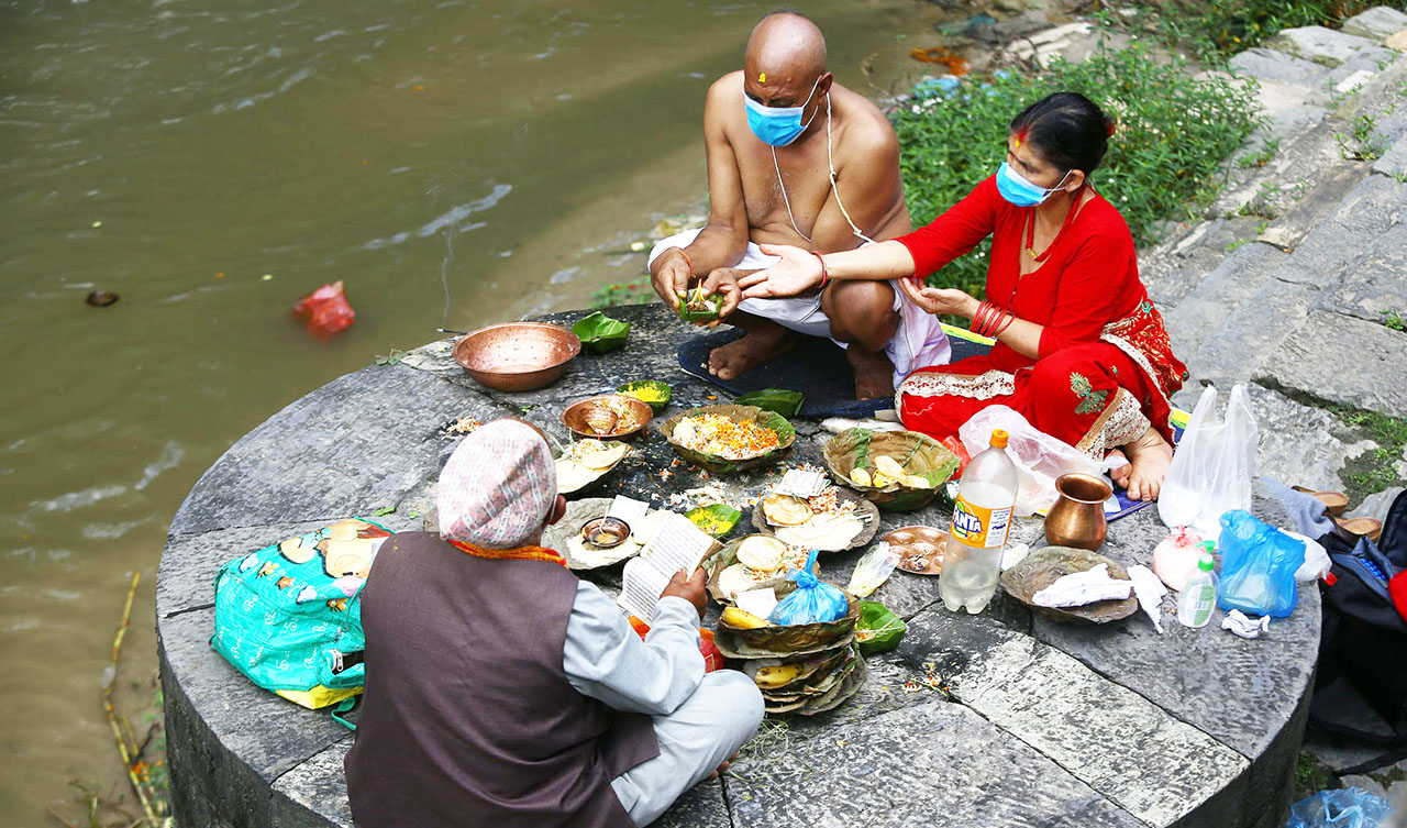 जो परलोकमा पनि पितालाई पानी पिलाउँछन्