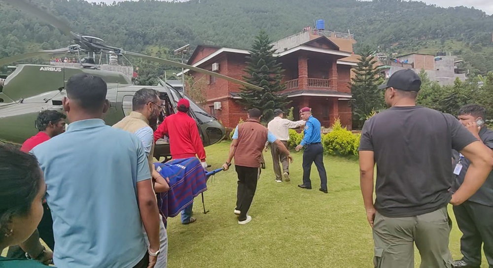 २० वर्षकी गर्भवतीको हेलिकप्टरमार्फत उद्धार