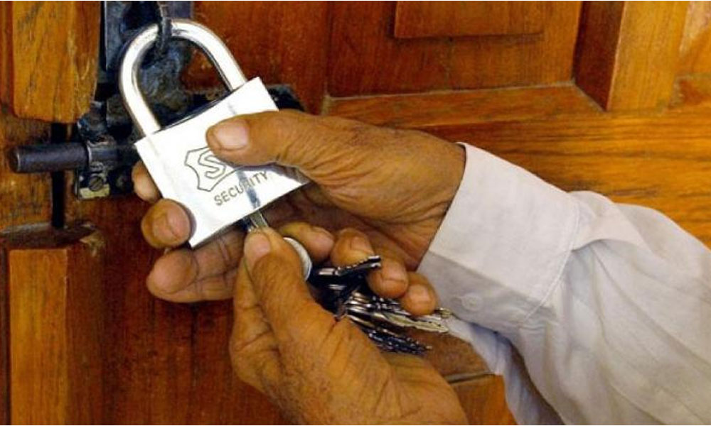 विप्लव निकटको विद्यार्थी संगठनले लगाए विद्यालयमा ताला