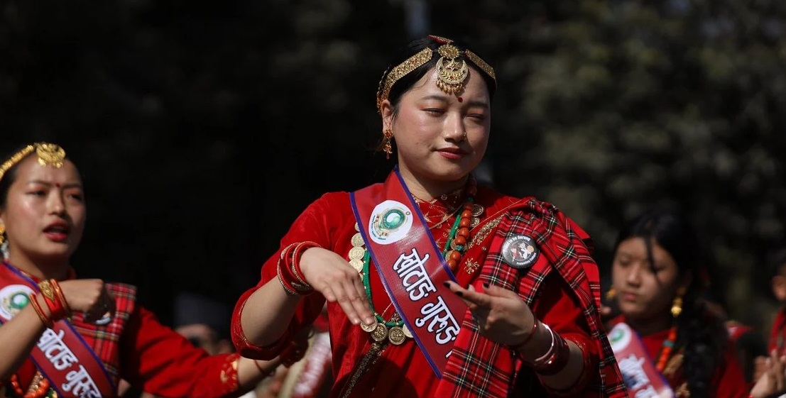 तमु ल्होसारमा रमाएको गुरुङ समुदाय (तस्बिरहरु)