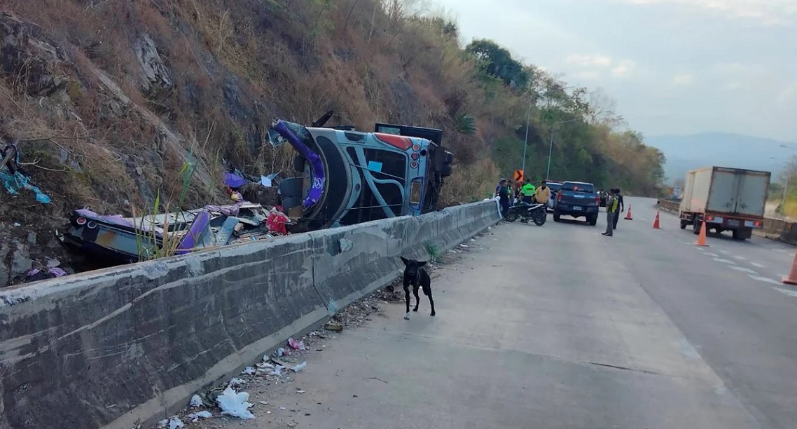 बसको ‘ब्रेक फेल’ हुँदा १८ जनाको मृत्यु