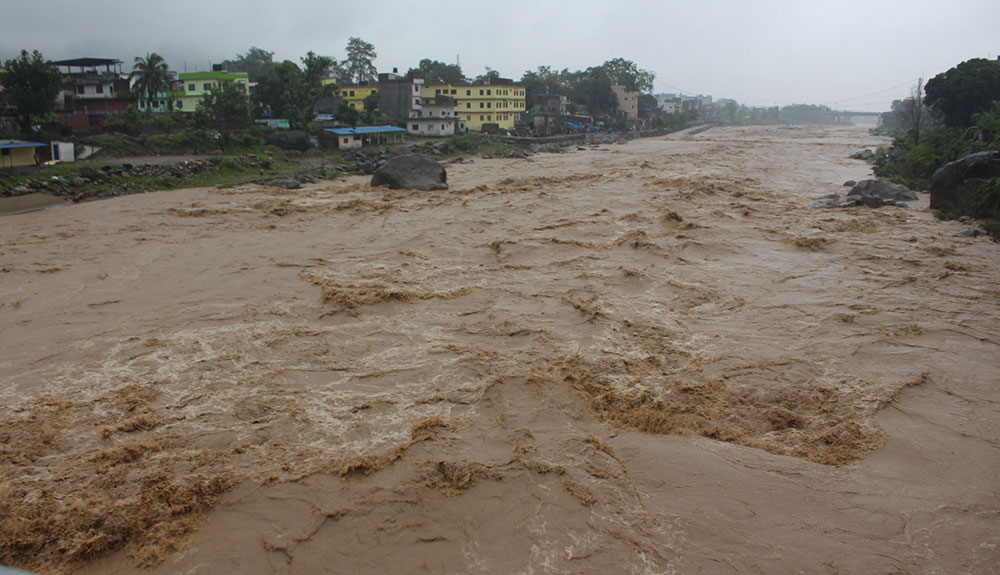 रुपन्देही, नवलपरासी, पाल्पा र प्युठानमा भारी वर्षा, बाढीले खतरा तह पार गर्यो