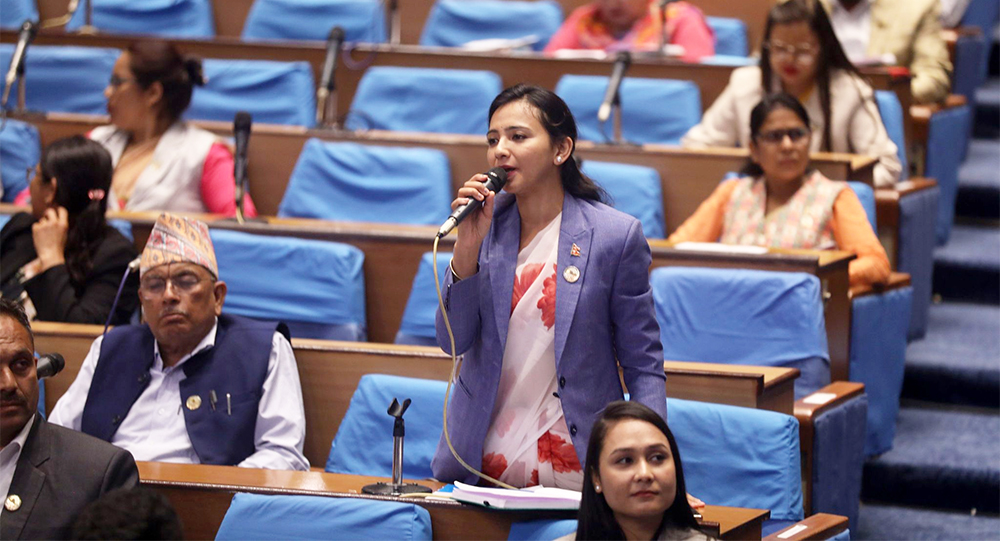 स्वास्थ्यमन्त्रीलाई तोसिमा कार्कीको प्रश्न : महिला सचिवसँग काम गर्न नसक्ने हो ?