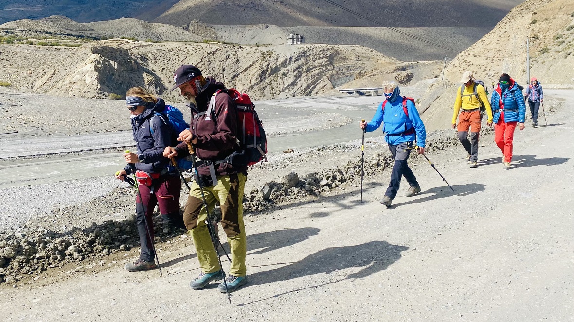 मुस्ताङमा लेक लागेर ११ पर्यटकको मृत्यु