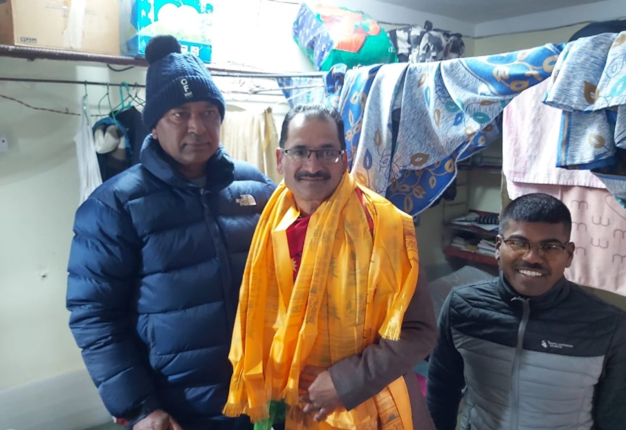 खानेपानीमन्त्रीले नख्खु जेल पुगेर भेटे विप्लव नेकपाका नेता ओलीलाई